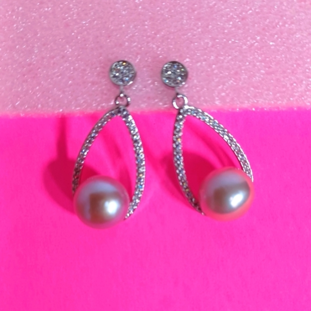 #ST30 Lt. Gray Pearl earrings. Semi-round 8-9mm, silver cubic zircon
